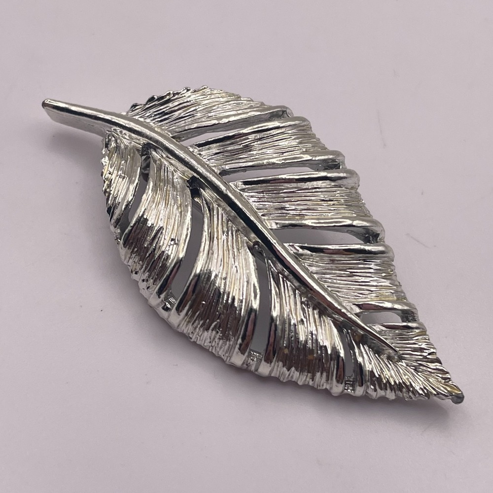 Vintage Silver Tone Textured Feather Brooch Pin Retro Leaf Statement Jewelry
